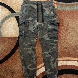 Men’s camo joggers.
